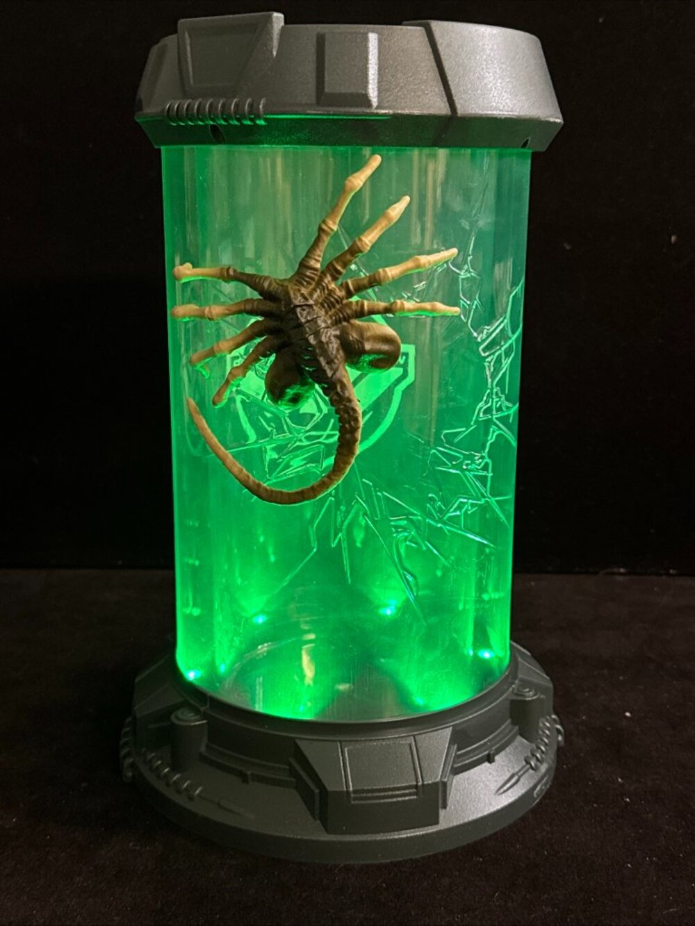 Alien Facehugger Stasis Chamber LED Light Weyland-Yutani Corp Prop Replica